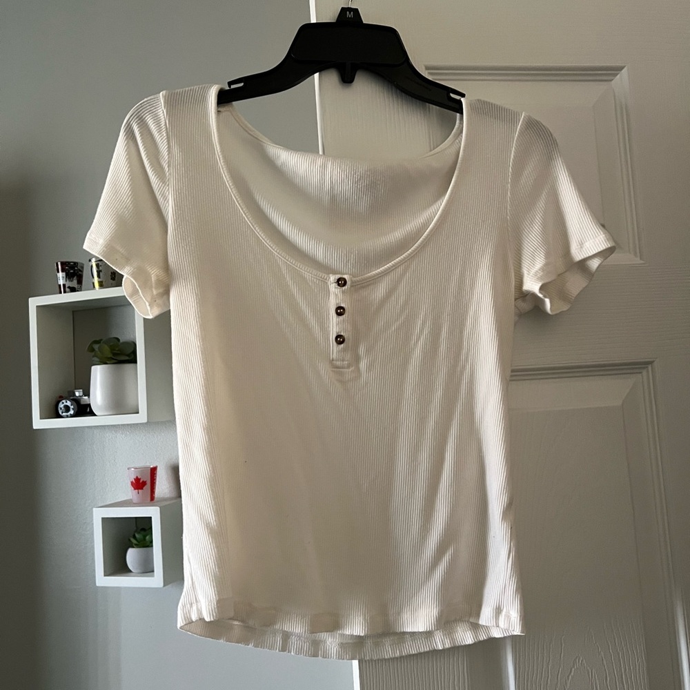 Medium white shirt